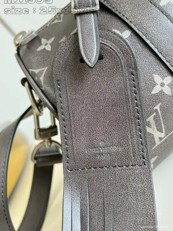 Official oldcobbler BANDOULIÈRE VUITTON KEEPALL 25 LOUIS 0519